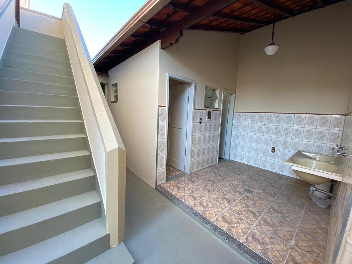 Casa Comercial, Floresta, 4 Quartos, 1 Vaga, 1 Suíte