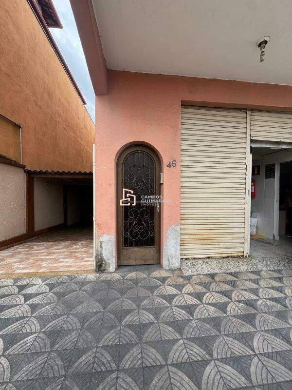 Casa, Industrial, 4 Quartos, 2 Vagas, 2 Suítes