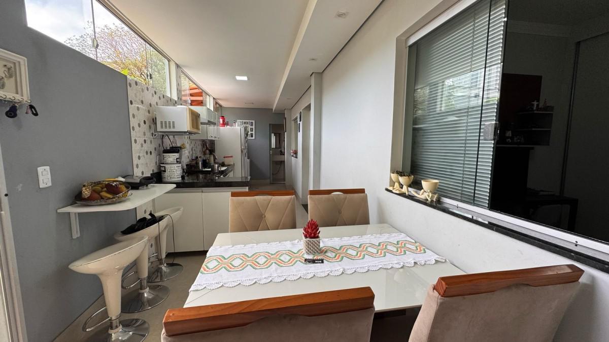 Casa, Santa Efigênia, 6 Quartos, 2 Vagas, 1 Suíte