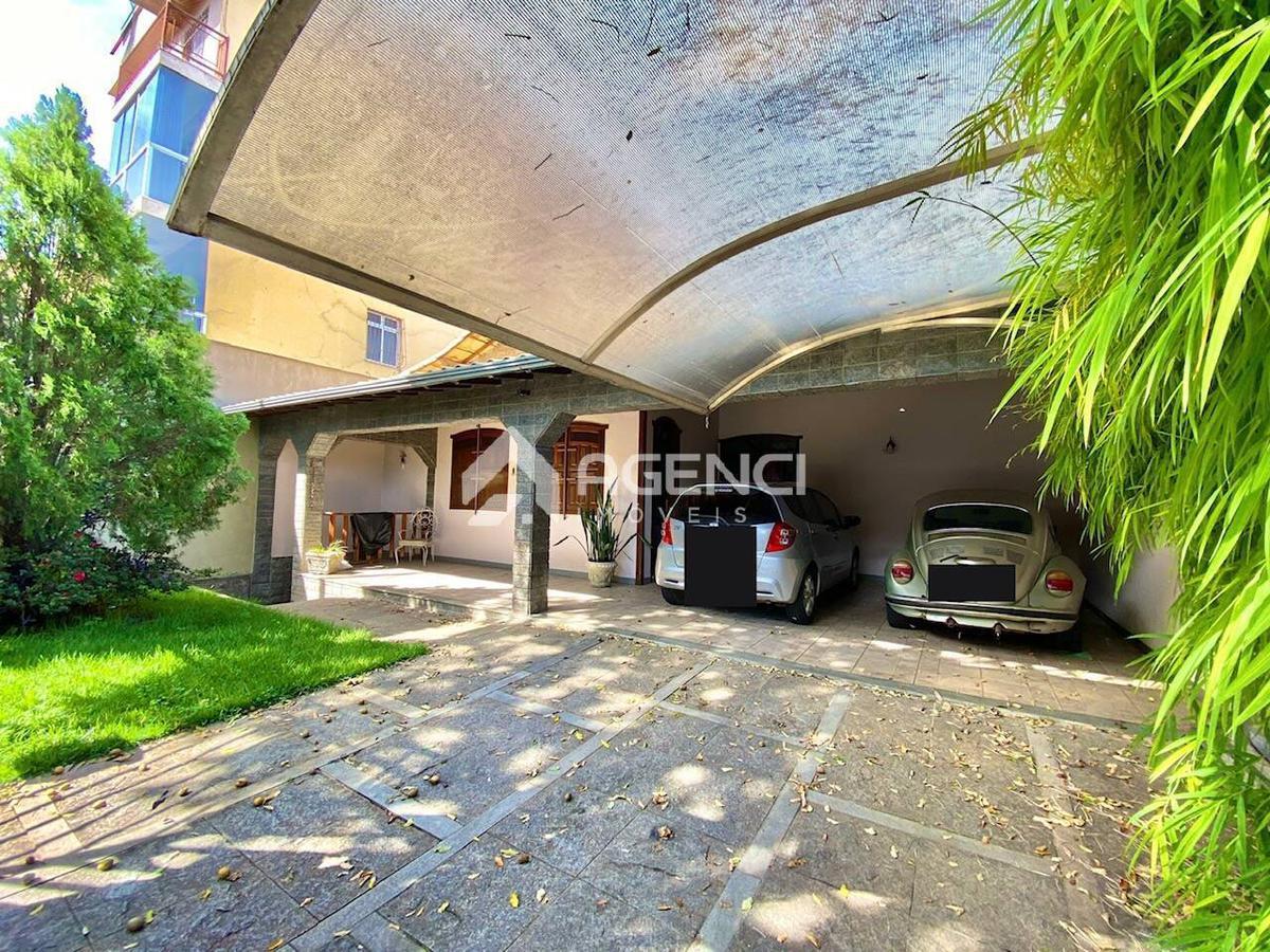 Casa, Camargos, 5 Quartos, 0 Vaga, 1 Suíte