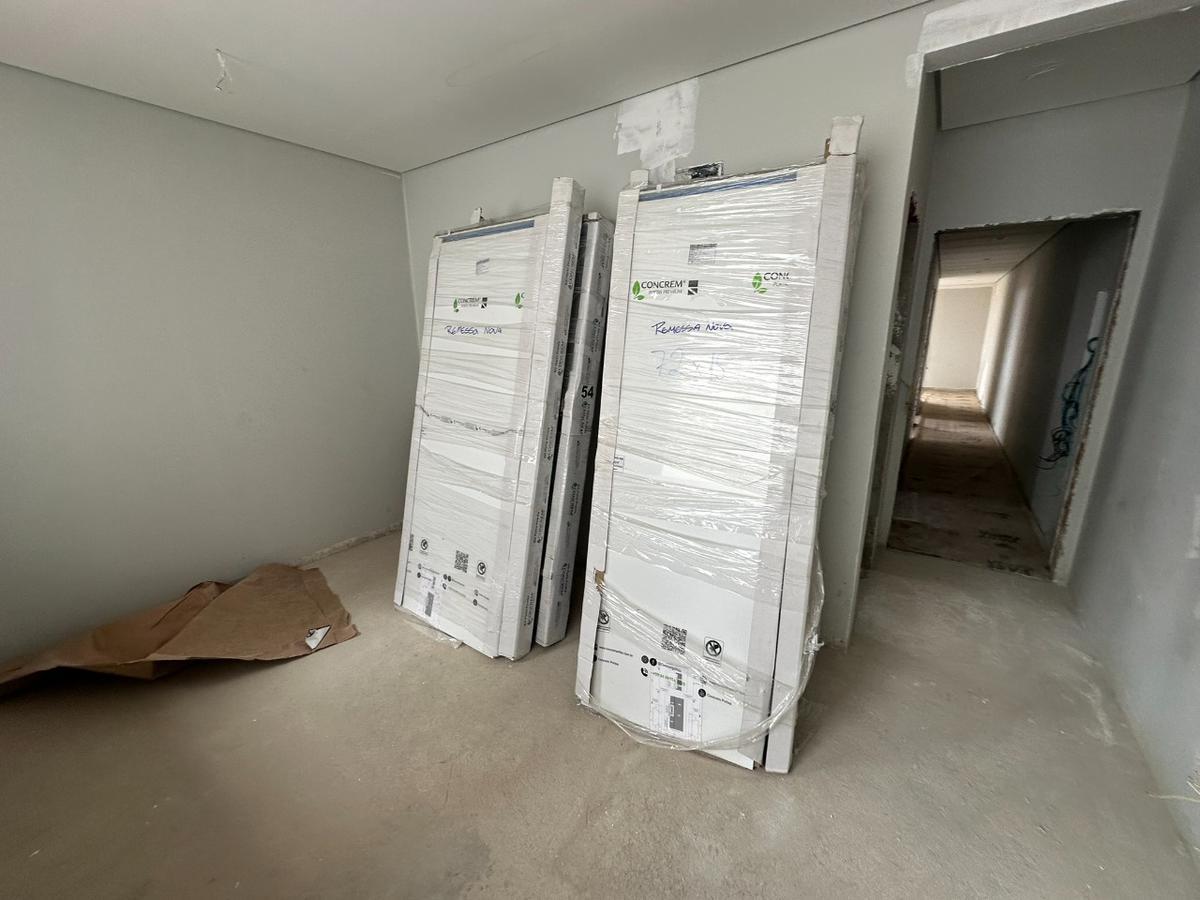 Casa, Fernão Dias, 3 Quartos, 4 Vagas, 1 Suíte