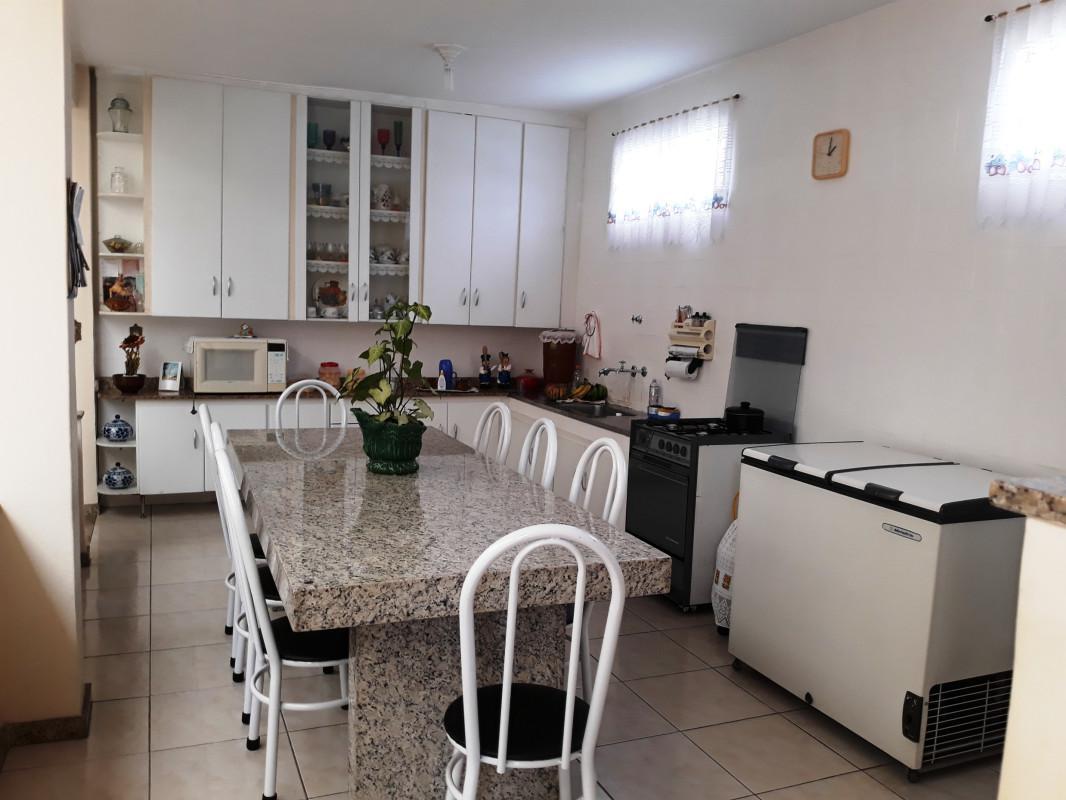 Apartamento, Floresta, 4 Quartos, 0 Vaga, 2 Suítes