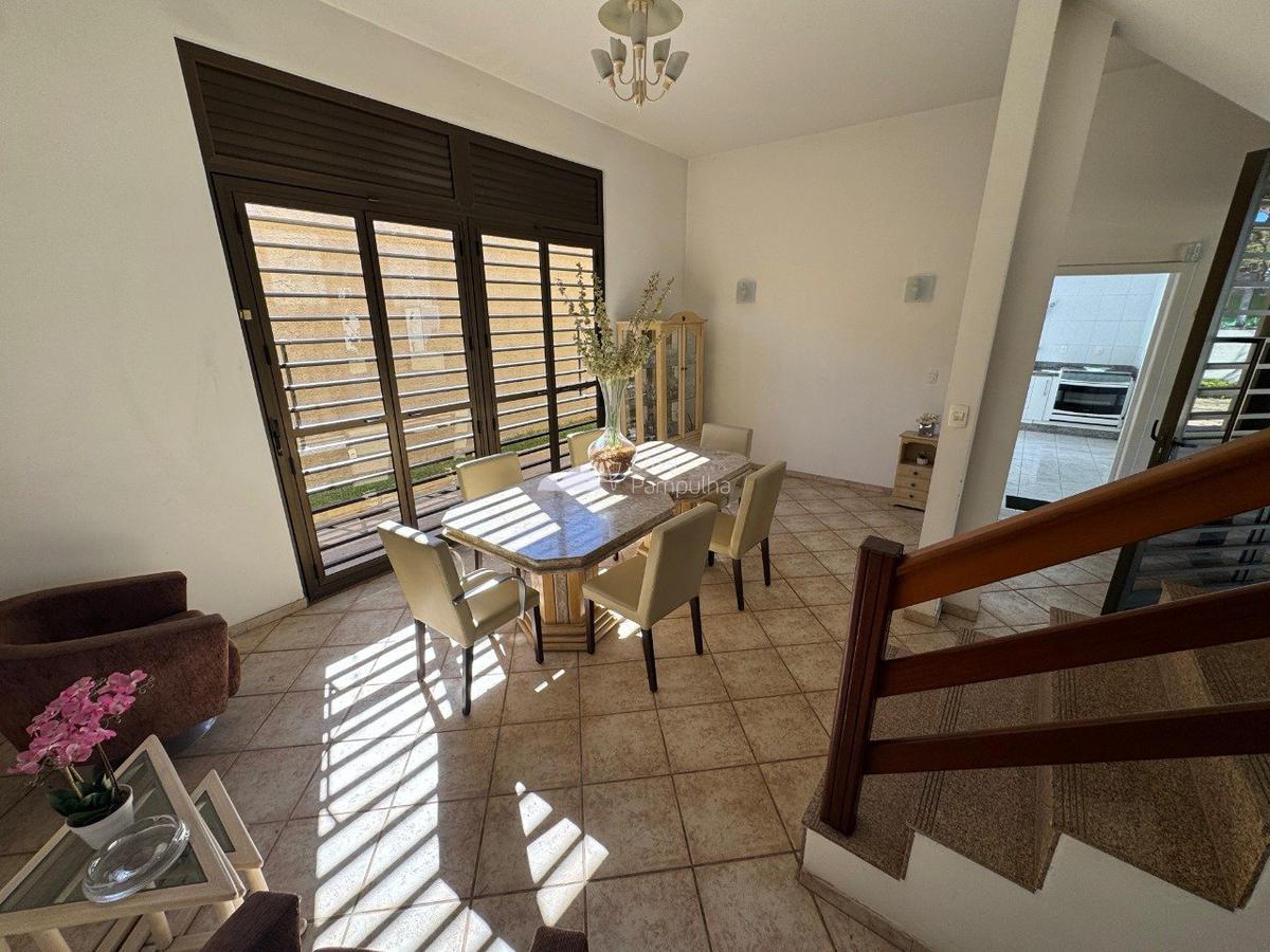 Casa, Trevo, 3 Quartos, 10 Vagas, 3 Suítes