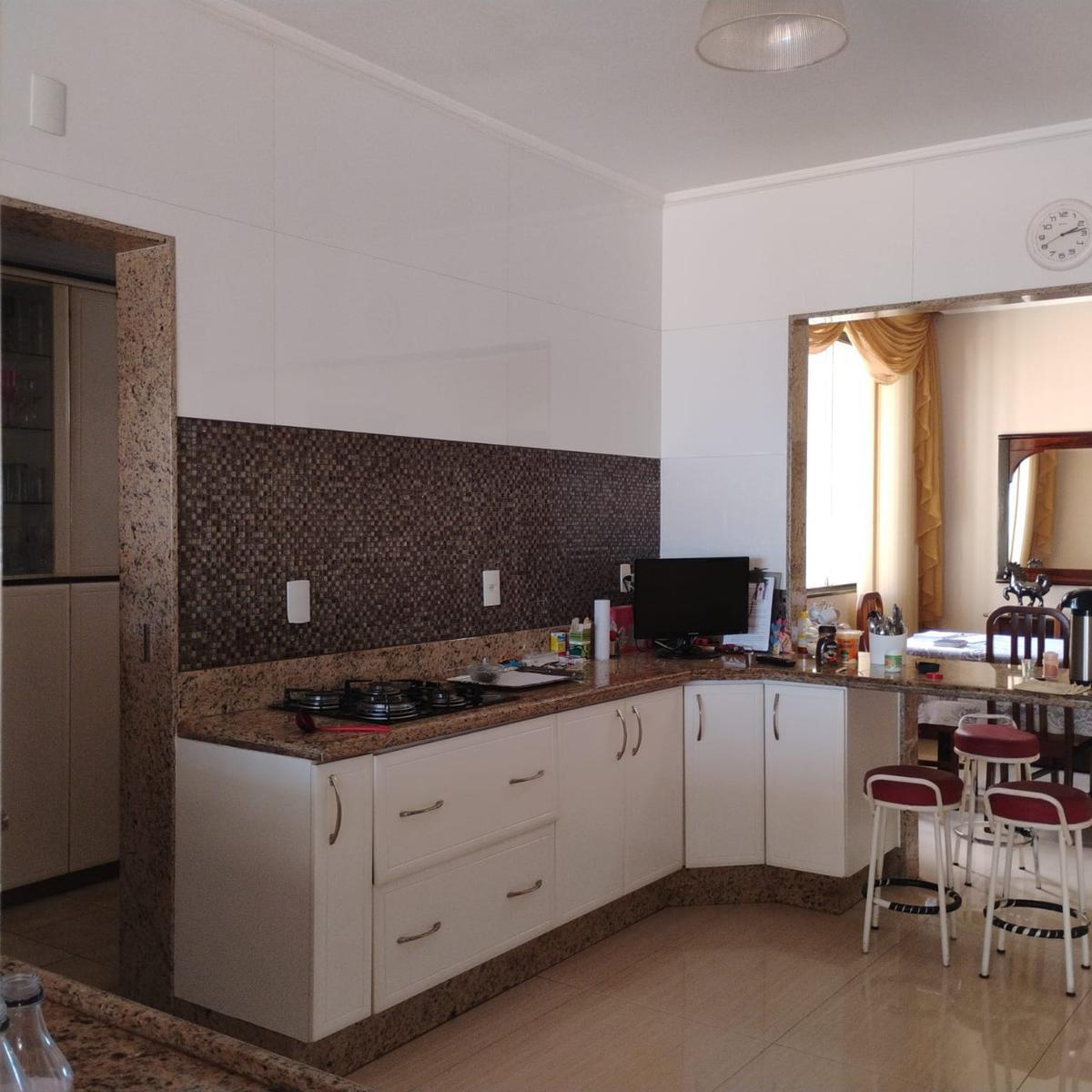 Casa, Castelo, 4 Quartos, 4 Vagas, 1 Suíte