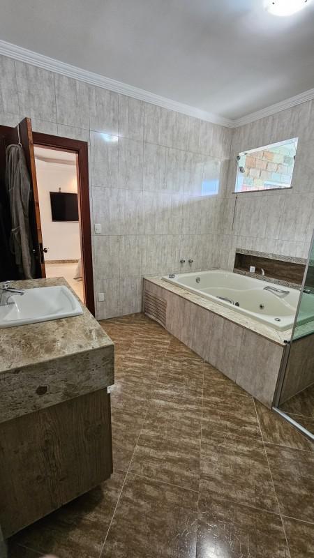 Casa, Centro, 4 Quartos, 5 Vagas, 2 Suítes