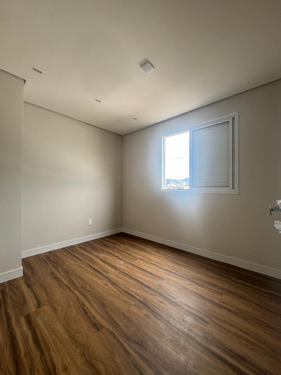 Apartamento, Sagrada Família, 3 Quartos, 2 Vagas, 1 Suíte