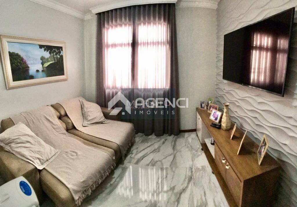 Casa, Castelo, 4 Quartos, 0 Vaga, 1 Suíte