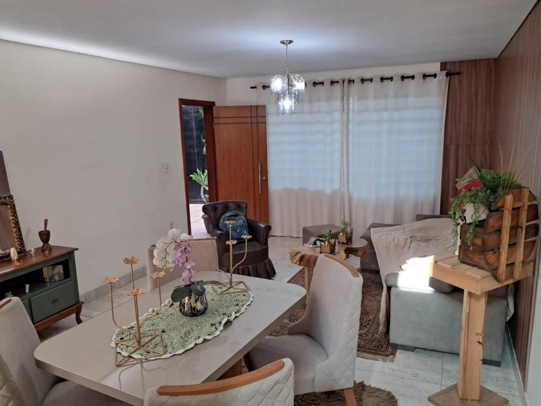 Casa, Colonial, 3 Quartos, 2 Vagas, 2 Suítes