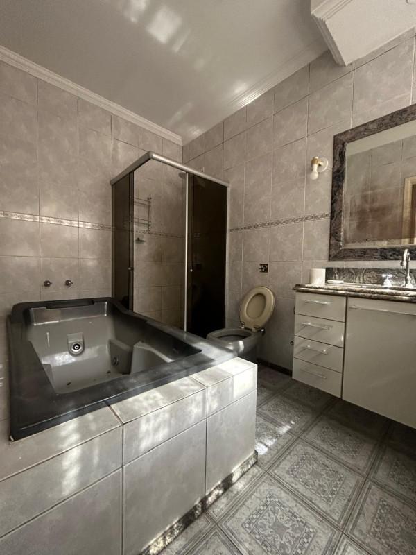 Casa, Castelo, 3 Quartos, 4 Vagas, 1 Suíte