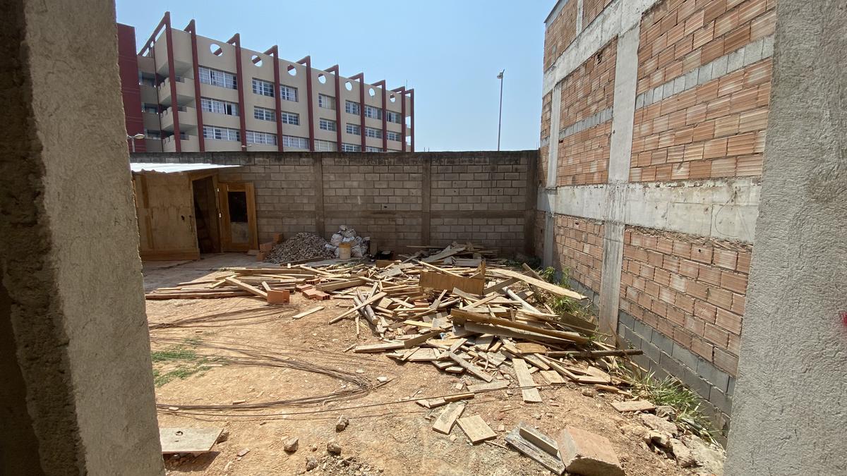 Casa, Cabral, 3 Quartos, 2 Vagas, 1 Suíte
