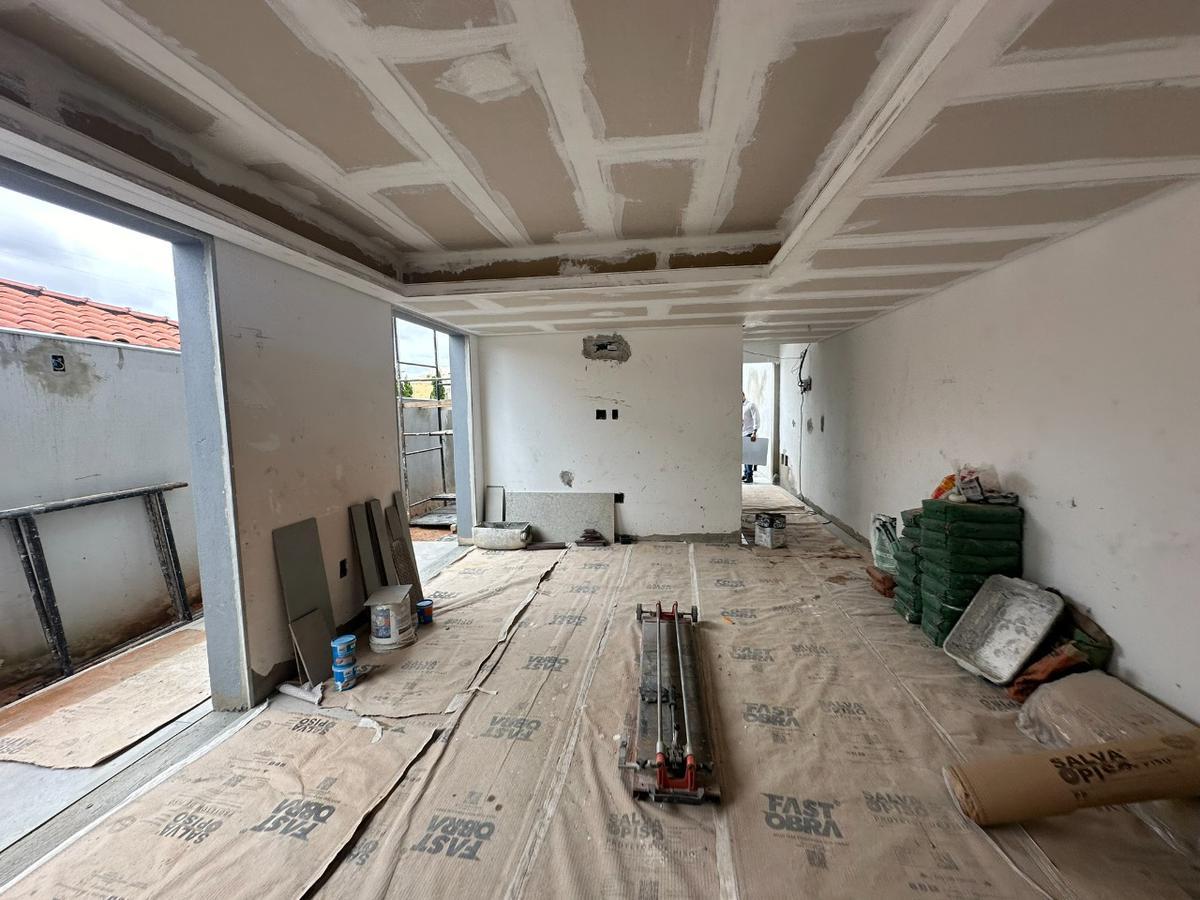 Casa, Fernão Dias, 3 Quartos, 4 Vagas, 1 Suíte