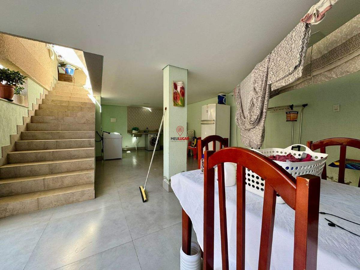 Casa, Miramar (barreiro), 4 Quartos, 3 Vagas, 1 Suíte