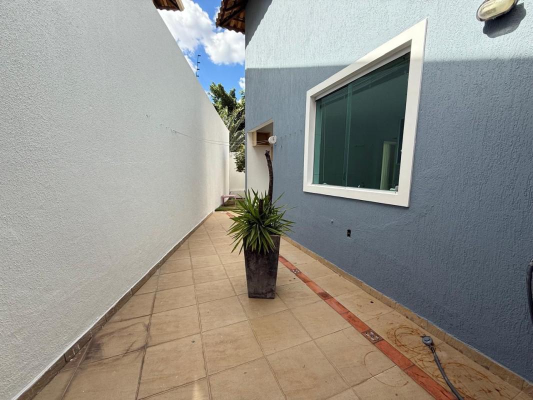 Casa, Castelo, 4 Quartos, 3 Vagas, 1 Suíte