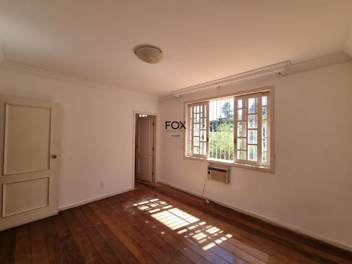 Casa, Estoril, 6 Quartos, 3 Vagas, 1 Suíte