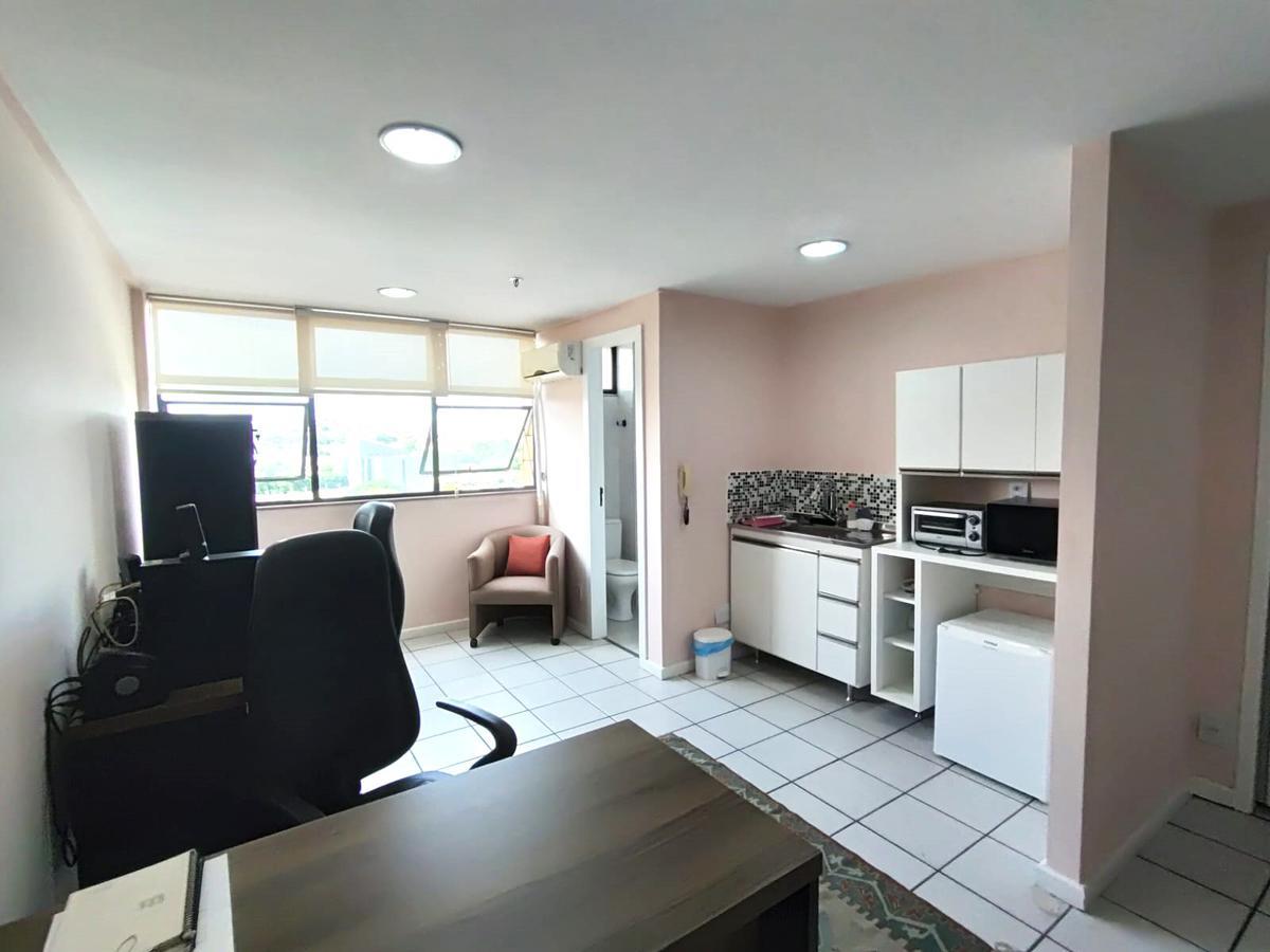 Sala, Barro Preto, 0 Quarto, 2 Vagas