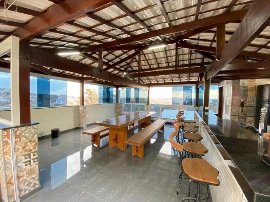 Casa, Teixeira Dias (barreiro), 3 Quartos, 3 Vagas, 1 Suíte
