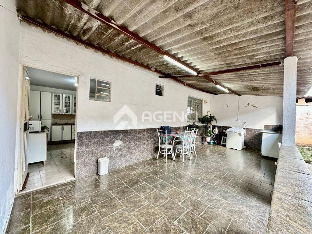 Casa, Coqueiros, 3 Quartos, 0 Vaga, 0 Suíte