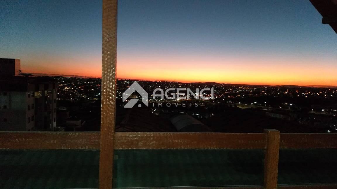 Casa, Camargos, 4 Quartos, 0 Vaga, 2 Suítes