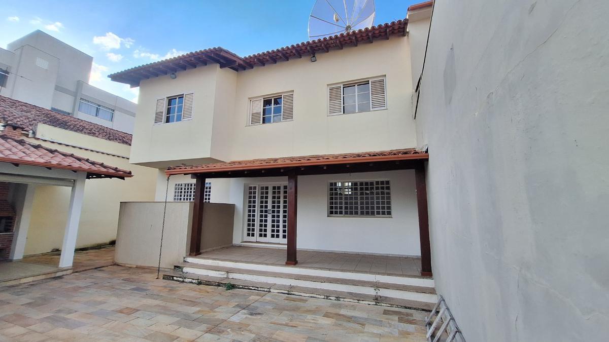 Casa, Centro, 3 Quartos, 2 Vagas, 1 Suíte