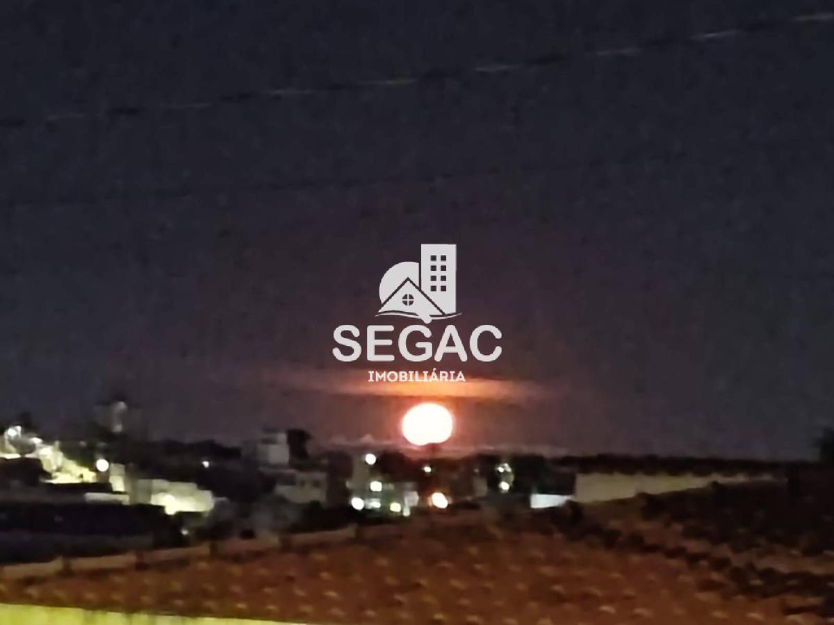 Casa, Arvoredo, 4 Quartos, 5 Vagas, 1 Suíte