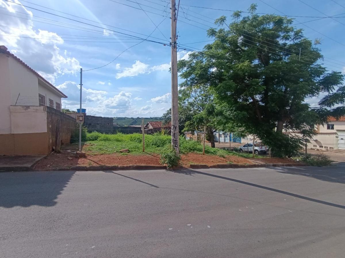 Lote, Centro, 0 Quarto, 0 Vaga