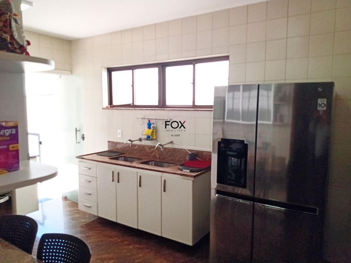 Casa, Santa Lúcia, 6 Quartos, 5 Vagas, 2 Suítes