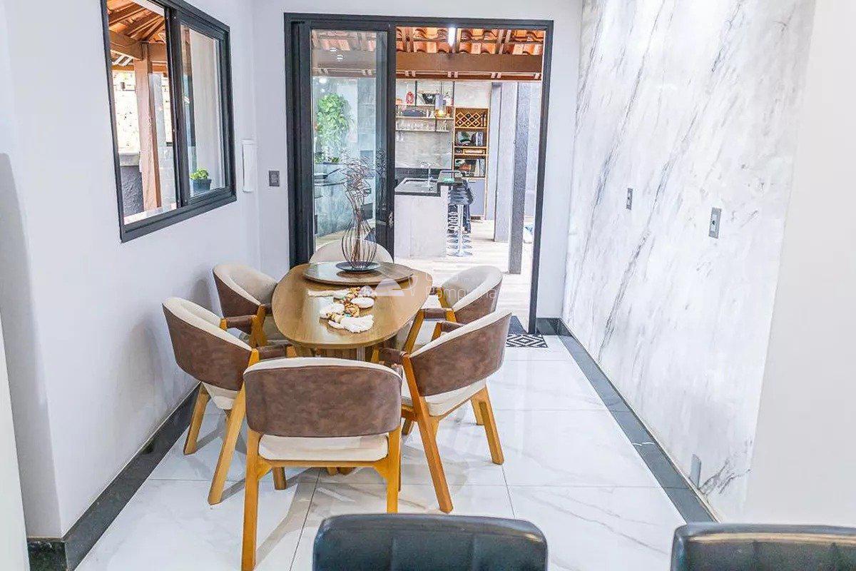 Casa, Floramar, 4 Quartos, 5 Vagas, 1 Suíte