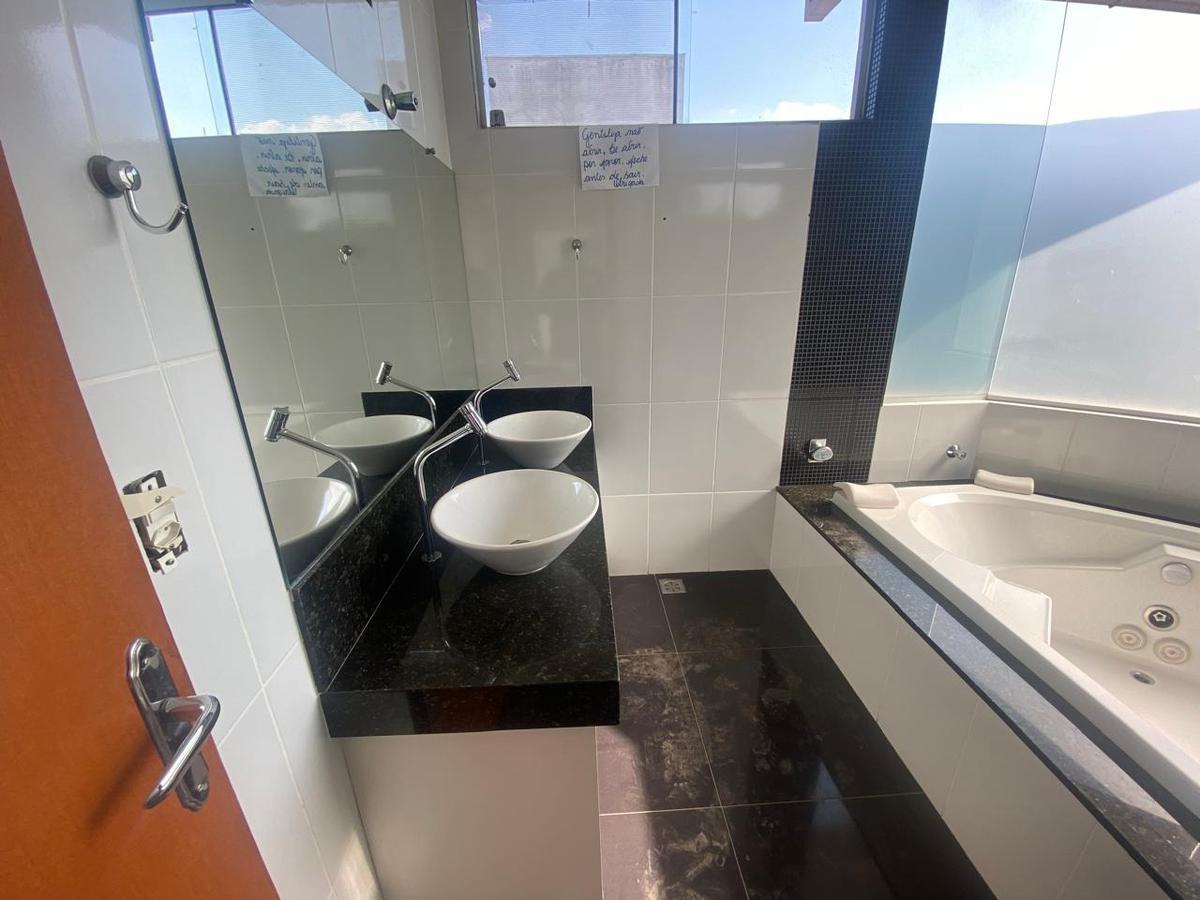 Casa, Trevo, 4 Quartos, 4 Vagas, 3 Suítes