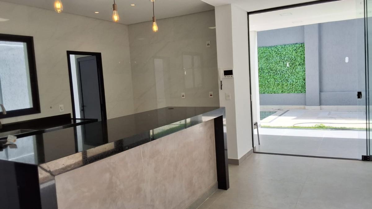 Casa, Trevo, 4 Quartos, 2 Vagas, 2 Suítes
