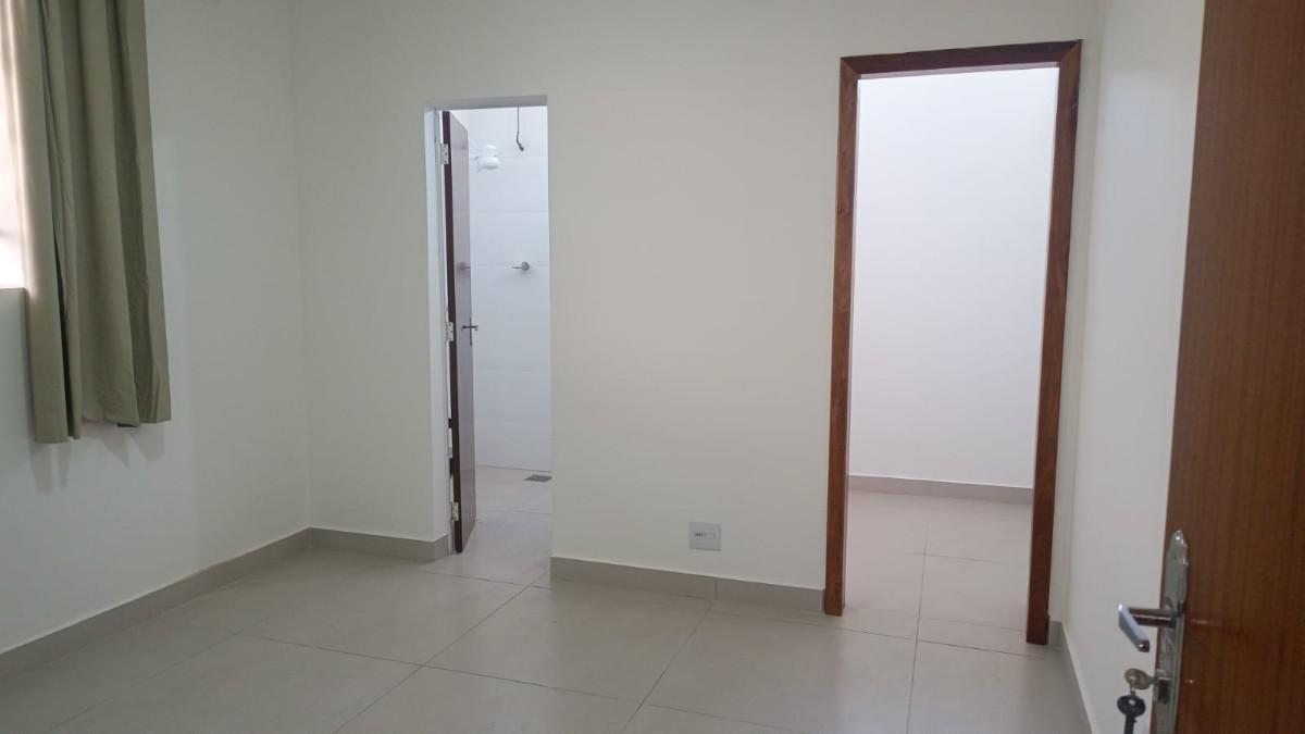 Casa, Guanabara, 2 Quartos, 1 Vaga, 1 Suíte