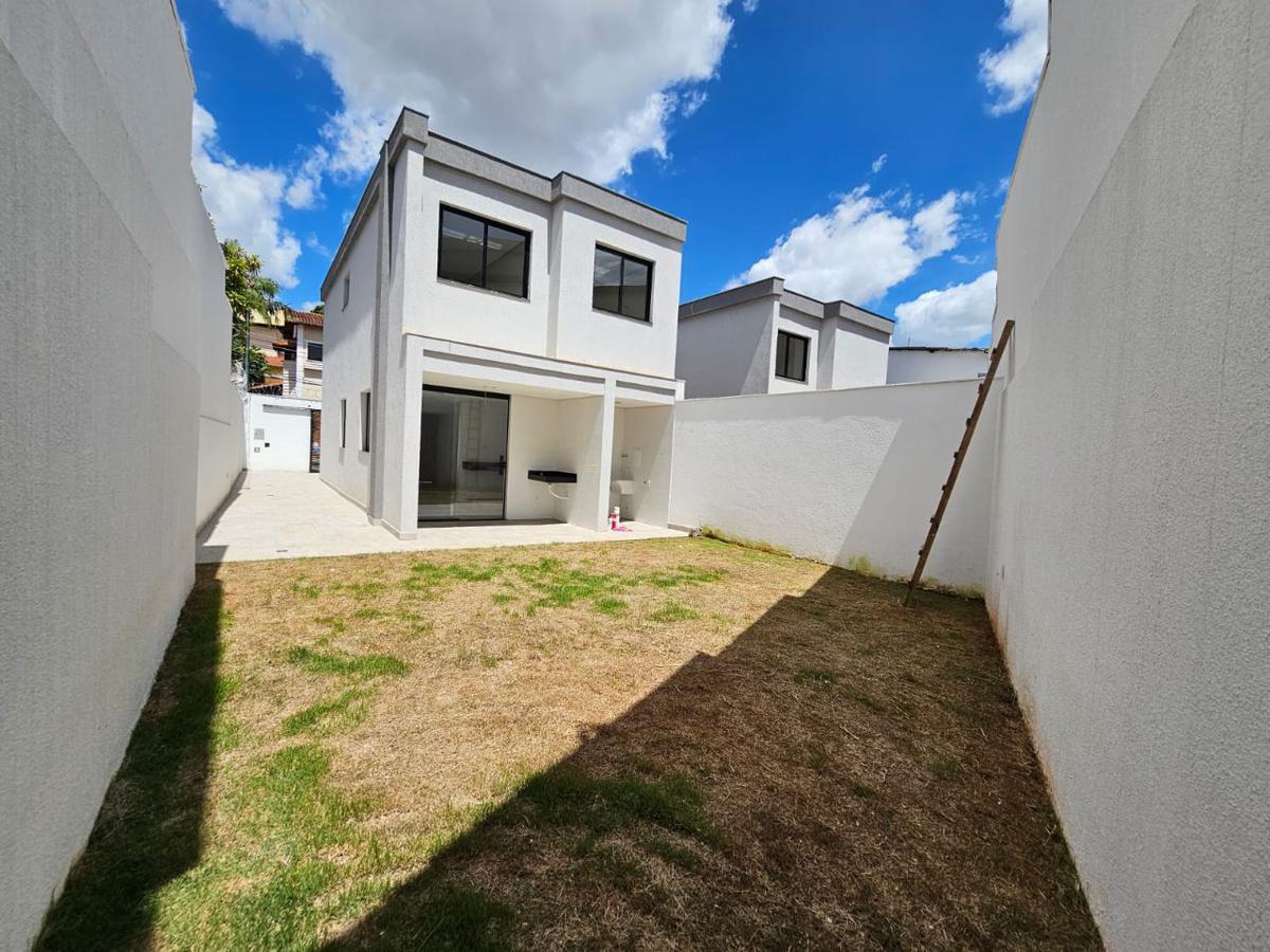 Casa, Santa Cruz, 3 Quartos, 4 Vagas, 1 Suíte