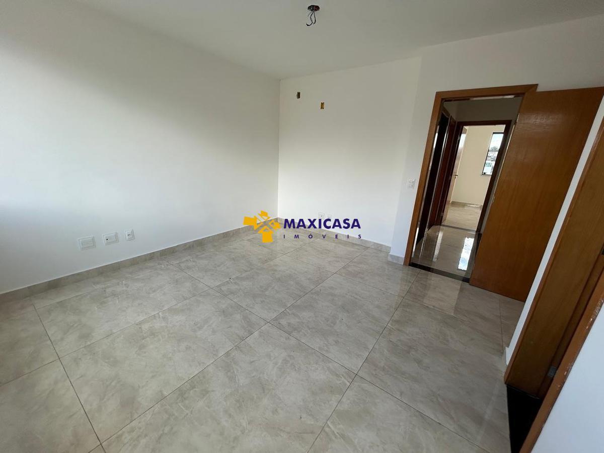 Casa, Santa Branca, 3 Quartos, 2 Vagas, 1 Suíte