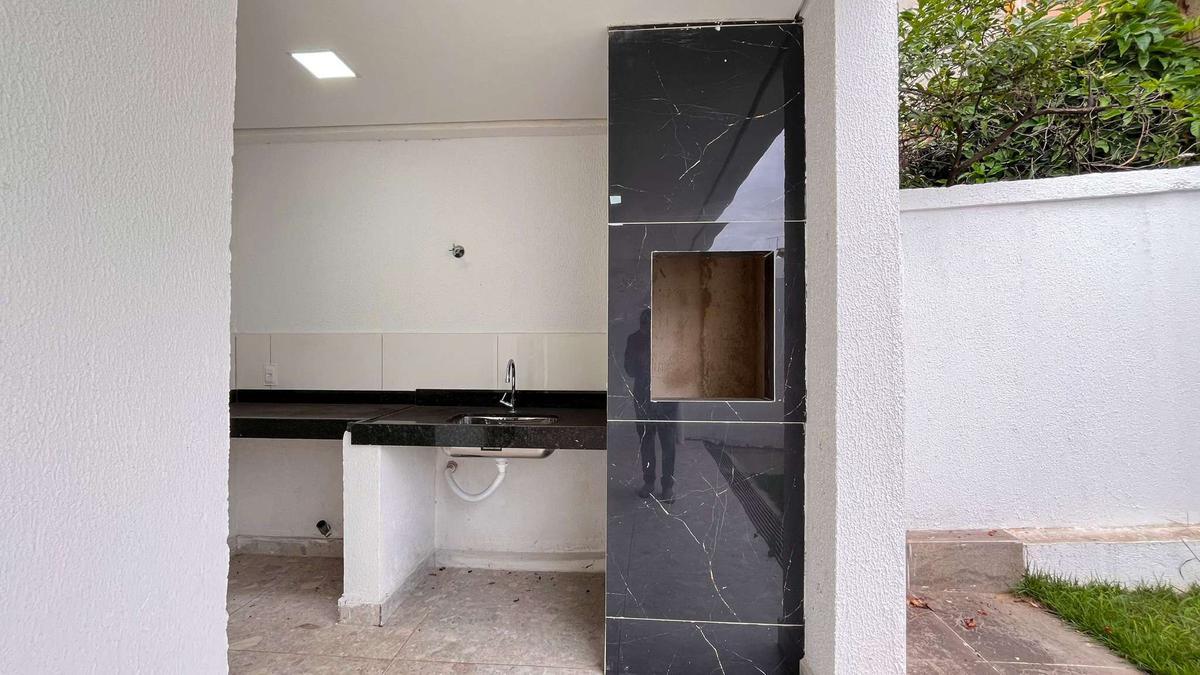 Casa, Santa Branca, 3 Quartos, 2 Vagas, 1 Suíte