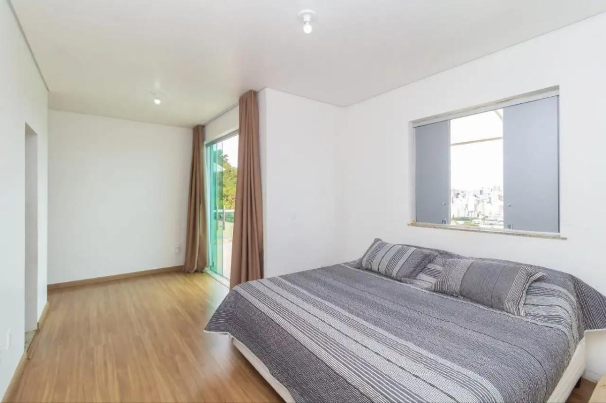 Casa, Estoril, 4 Quartos, 3 Vagas, 4 Suítes