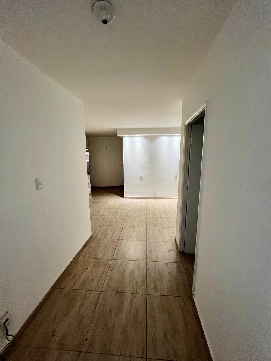 Sala, Centro, 2 Quartos, 0 Vaga, 1 Suíte