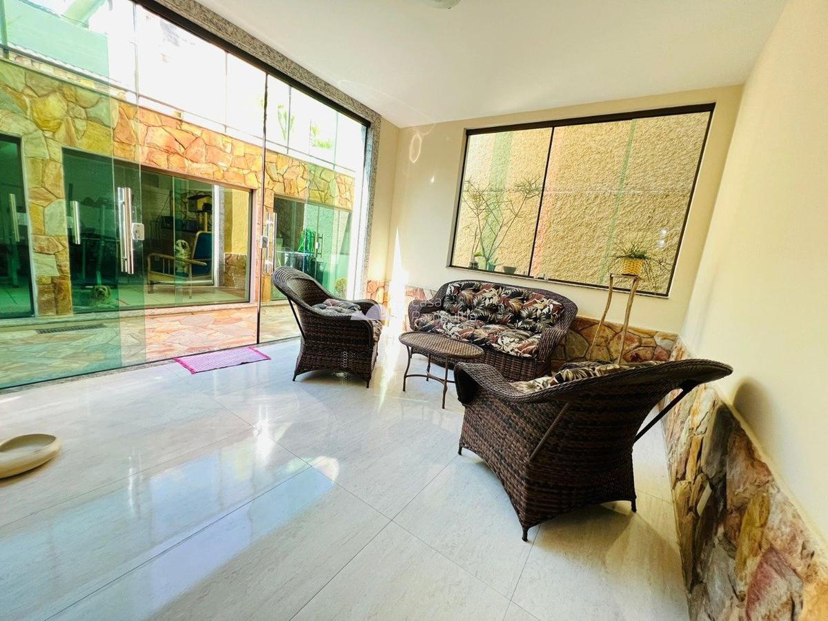 Casa, Santa Branca, 3 Quartos, 4 Vagas, 1 Suíte