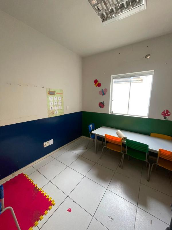 Casa Comercial, Candelária, 4 Quartos, 0 Vaga, 1 Suíte