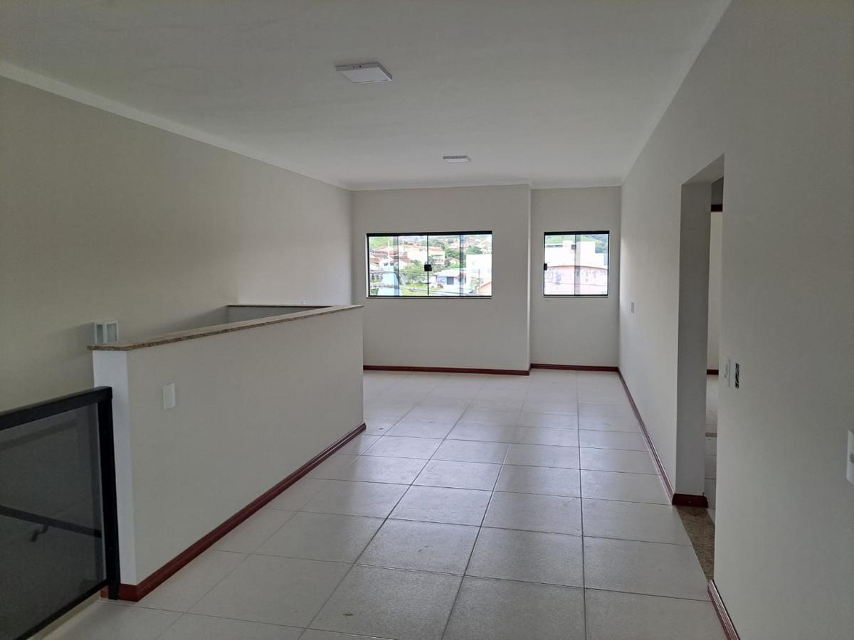 Prédio, Centro, 3 Quartos, 0 Vaga, 1 Suíte