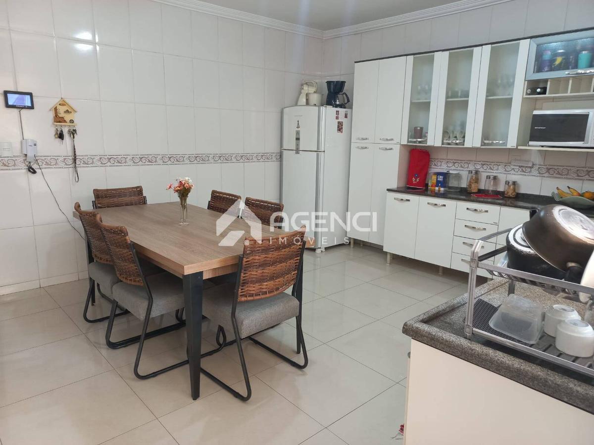 Casa, Santa Cruz Industrial, 3 Quartos, 0 Vaga, 1 Suíte