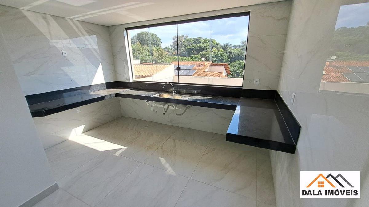 Casa, Santa Branca, 3 Quartos, 2 Vagas, 1 Suíte