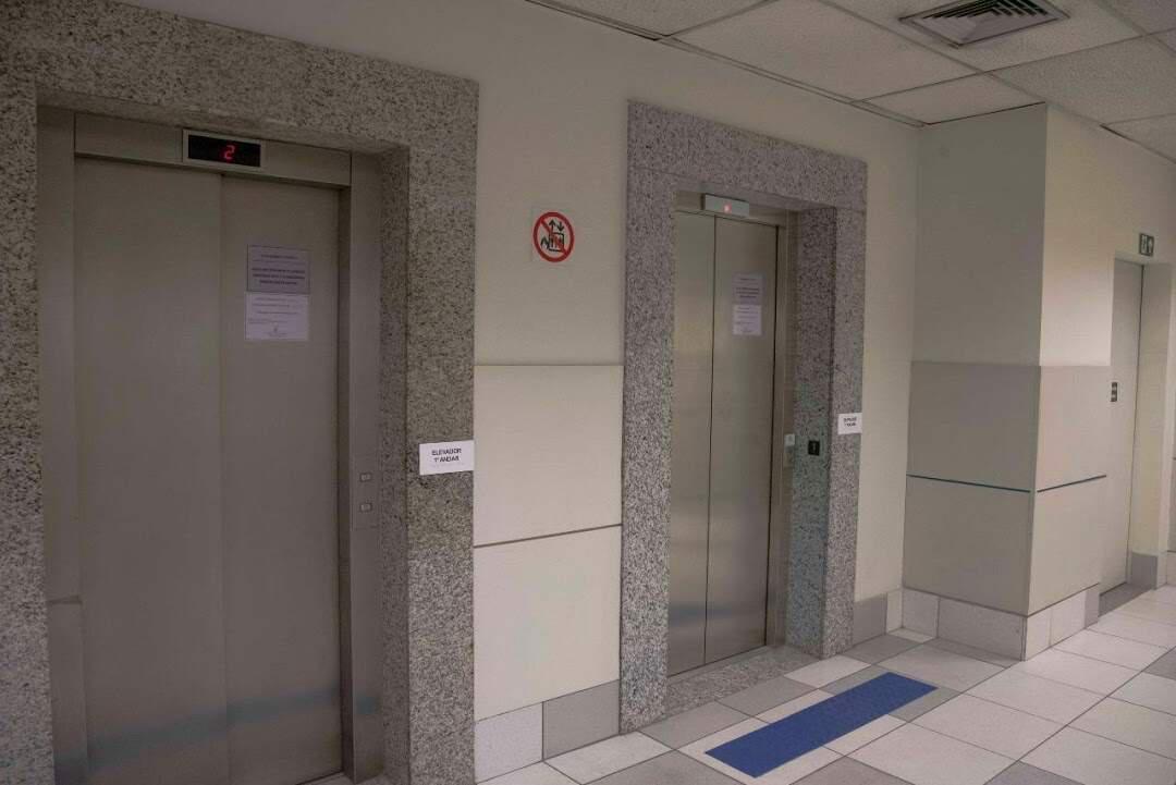 Prédio, Centro, 0 Quarto, 0 Vaga