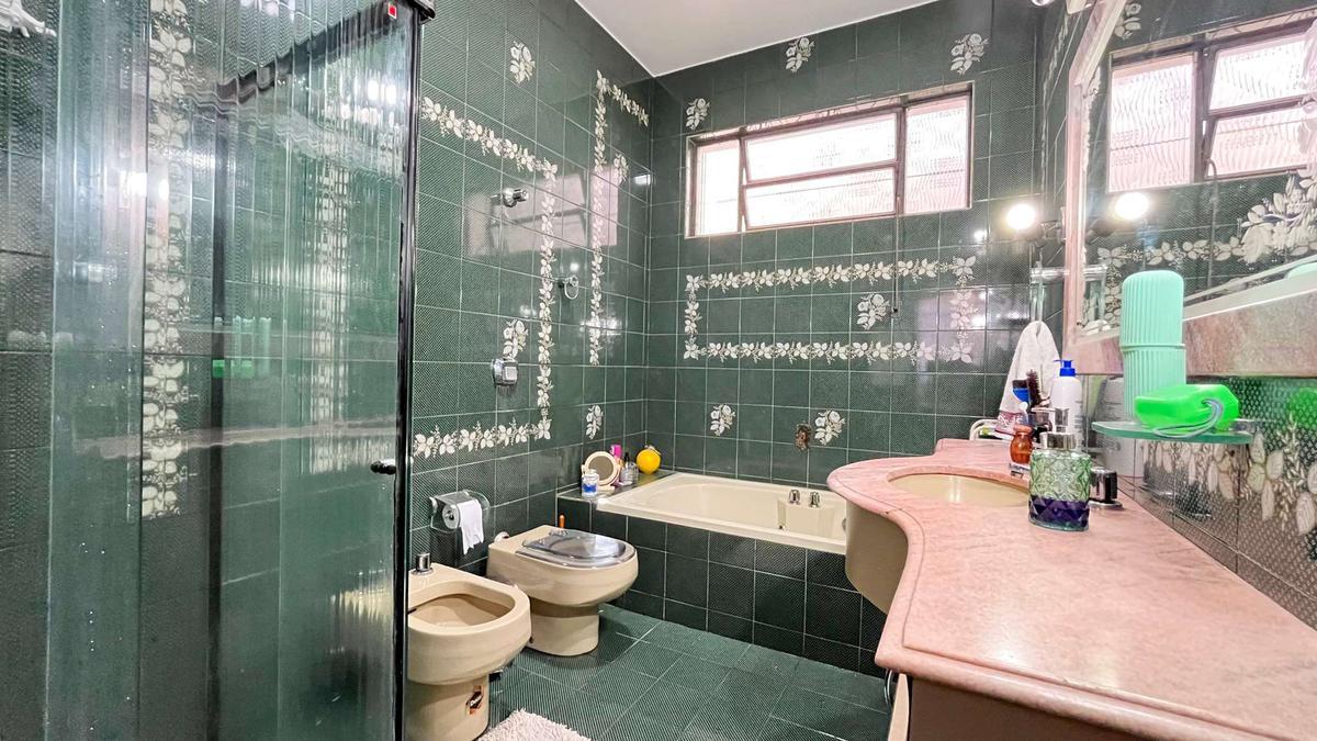 Casa, Luxemburgo, 5 Quartos, 4 Vagas, 2 Suítes