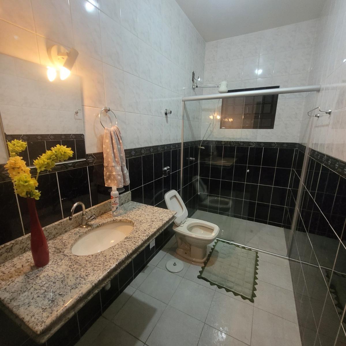 Casa, Castelo, 4 Quartos, 6 Vagas, 2 Suítes