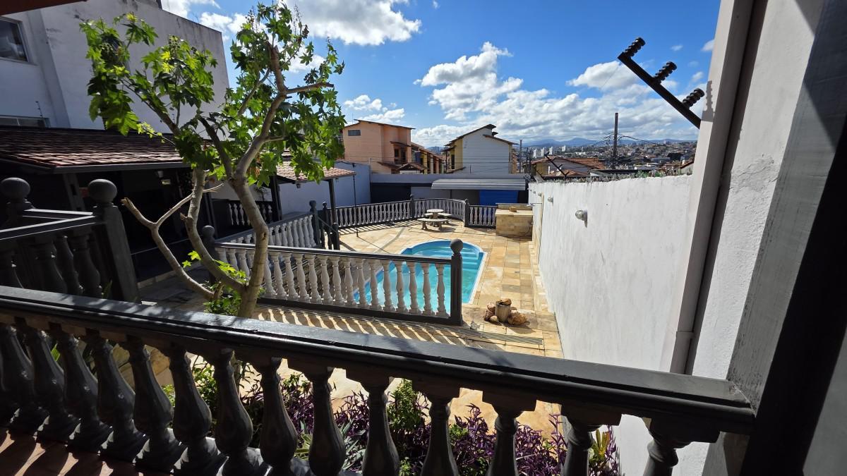 Casa, Jardim Leblon, 2 Quartos, 5 Vagas, 1 Suíte