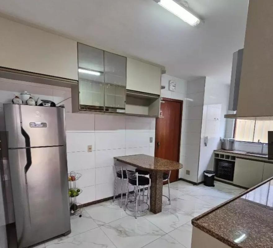 Casa, Castelo, 4 Quartos, 3 Vagas, 2 Suítes