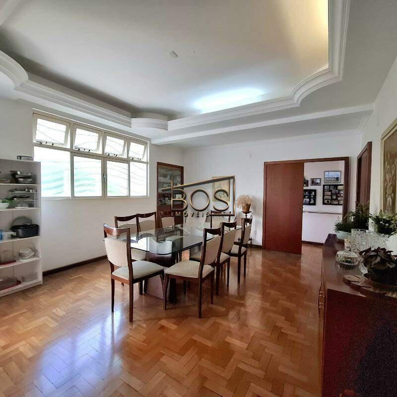 Casa, Serra, 7 Quartos, 5 Vagas, 3 Suítes