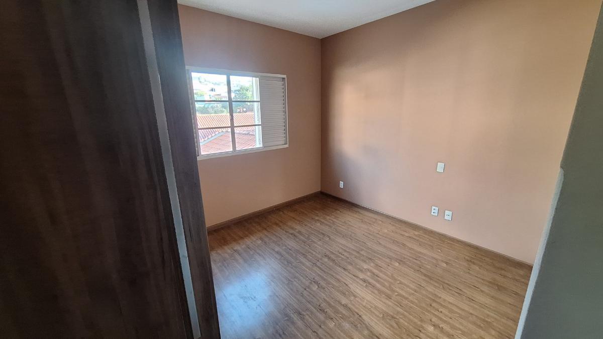 Casa, Centro, 3 Quartos, 2 Vagas, 1 Suíte