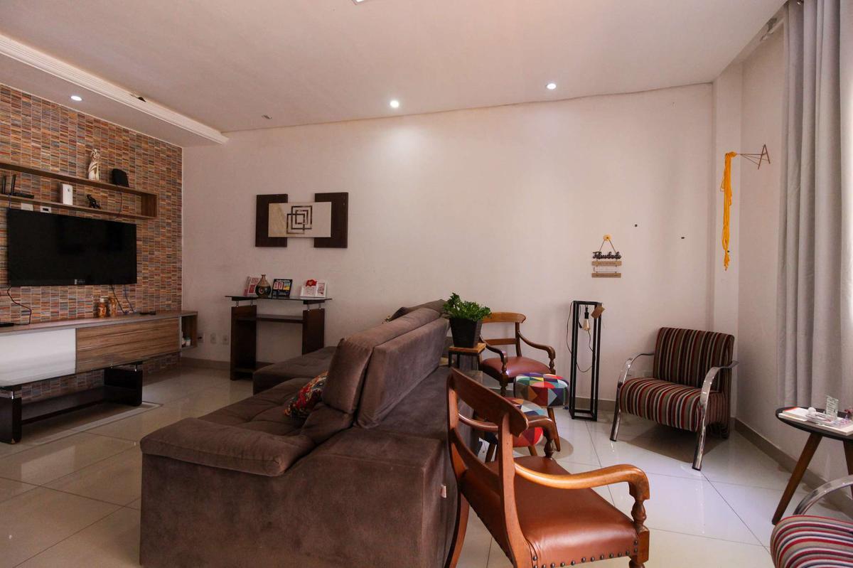 Casa, Horto, 6 Quartos, 2 Vagas, 5 Suítes