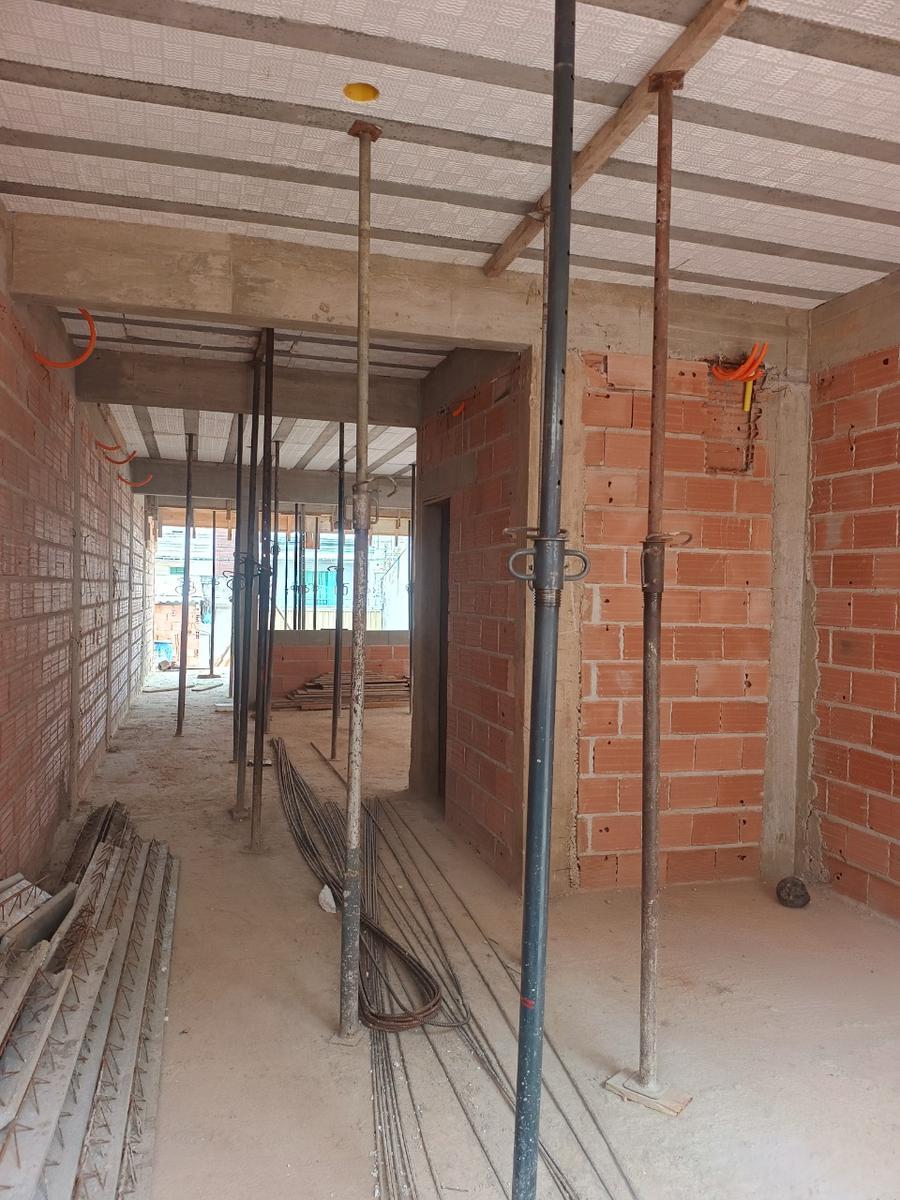 Casa, Europa, 3 Quartos, 2 Vagas, 1 Suíte