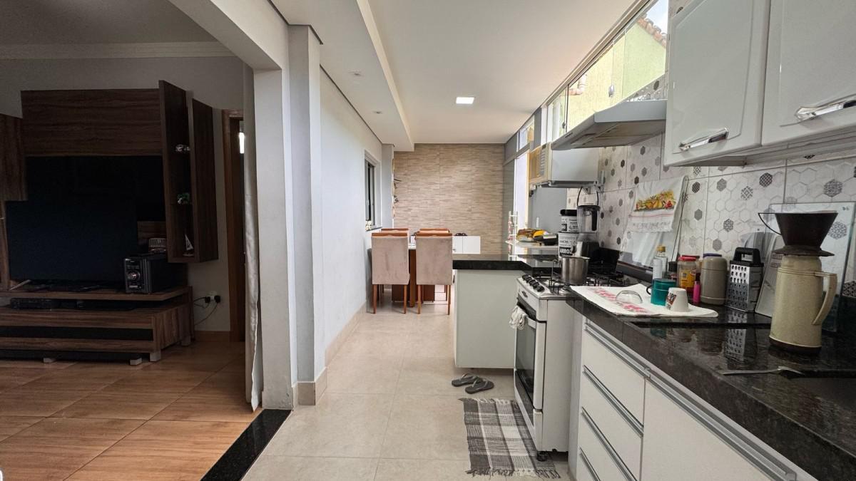 Casa, Santa Efigênia, 6 Quartos, 2 Vagas, 1 Suíte